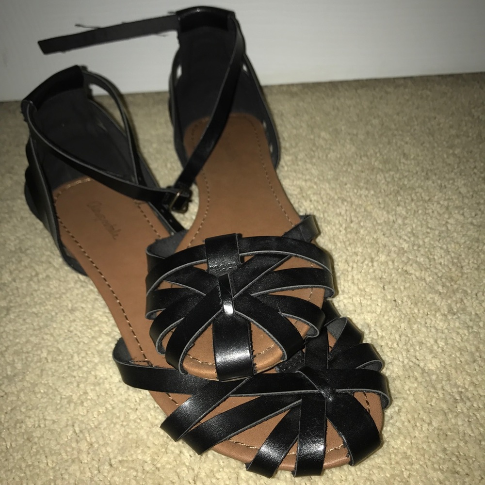 Aeropostale black flat sandals